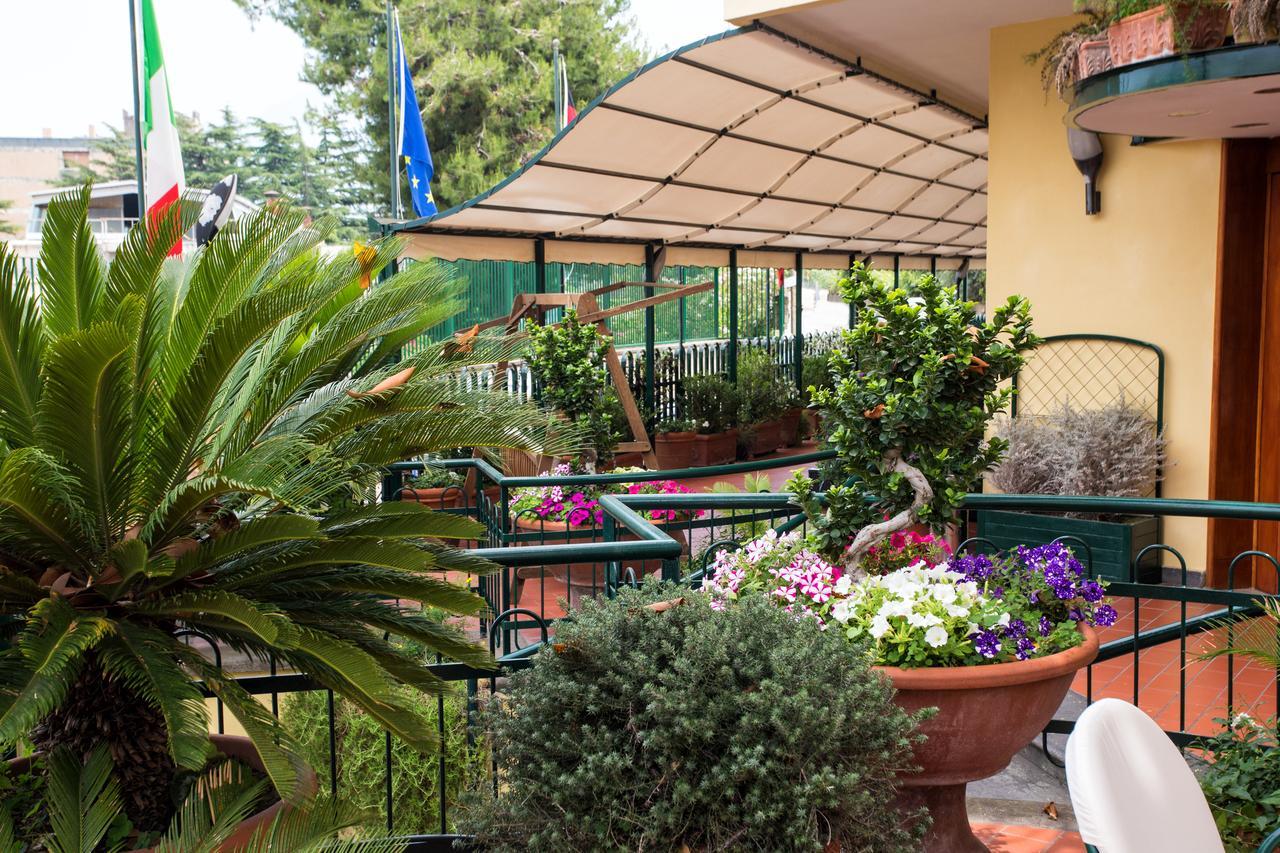 Hotel Villa Serena Castellammare di Stabia Bagian luar foto