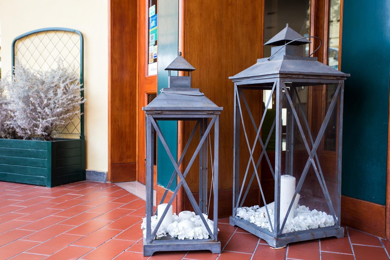 Hotel Villa Serena Castellammare di Stabia Bagian luar foto